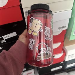 Supreme water bottle 32oz
