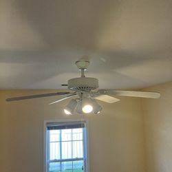 Ceiling Fan With 4 Bulb Light Kit 