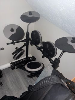 Electronic drum set
