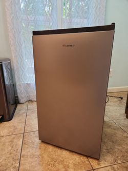 Hisense mini fridge