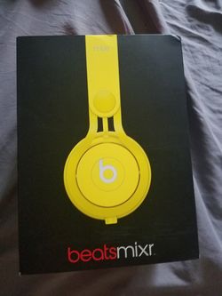 Beats mixrs almost new
