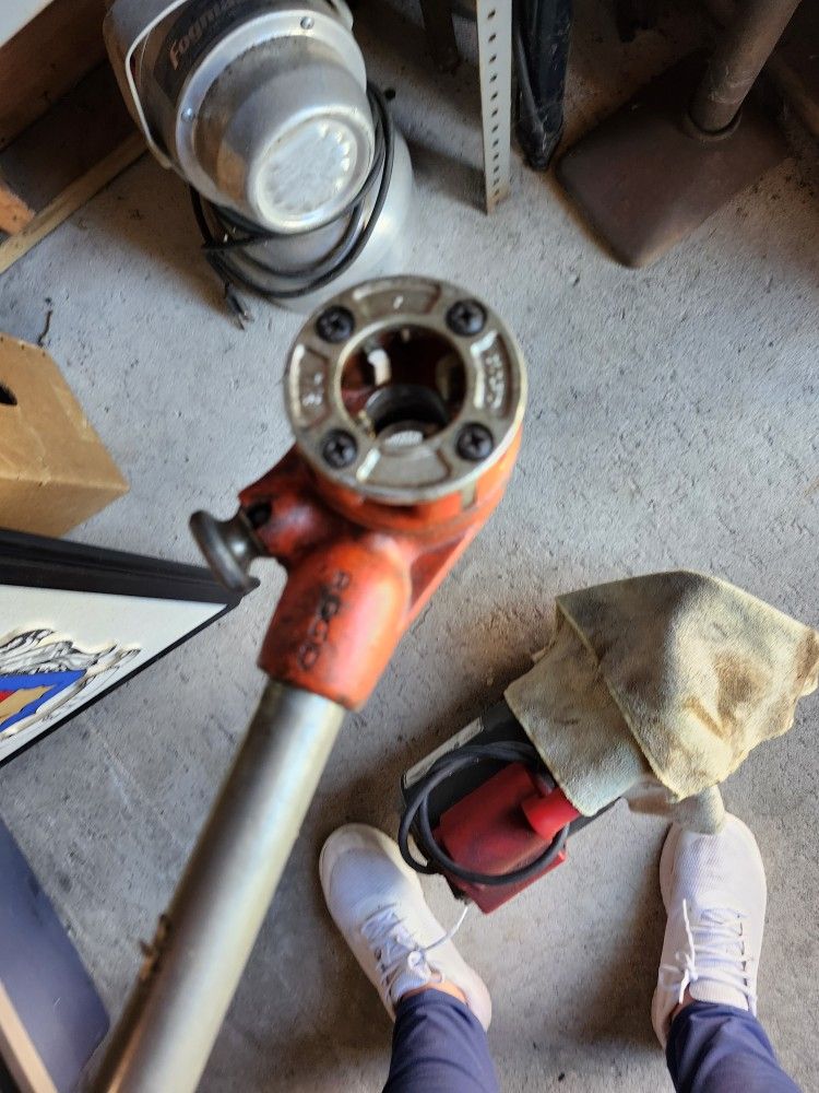Pipe Threading Tools