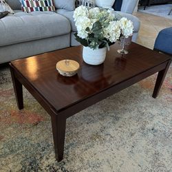 Used Coffe and End Table Set - Wood.