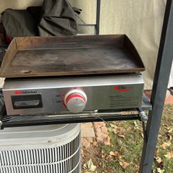 Grill With Mounting Bracket For Rv
