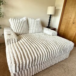 Stupendous Oversized Chair