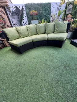 Beautiful 3-piece patio set in good condition.