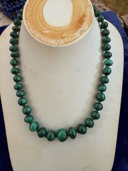 Vintage Malachite Bead Necklace – Natural Green Gemstone Strand