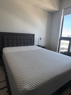 Leesa Full Mattress & Modern Upholstered Bed Frame – Excellent Condition
