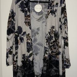 NWT💫 Chenault  Floral Sweater Kimono For Sale !!!