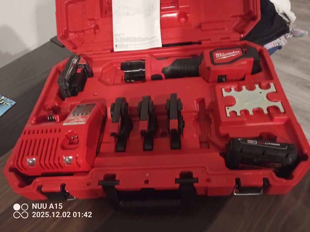 Milwaukee M19 Short Throw Press Kit W/ 2 batteries,3jaw Claw Camps,& Charger