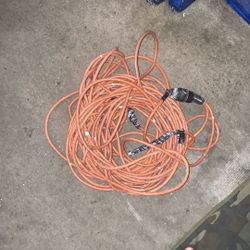 100 Foot Extension Cord 20$$