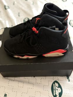 Black Air Jordan 6 Retro GS sneakers, size 6Y.