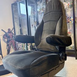 The Big Rig of Office Chairs! 🚛💨 Seats Inc. Heavy Duty Throne