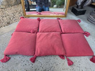 Six seat cushions pads