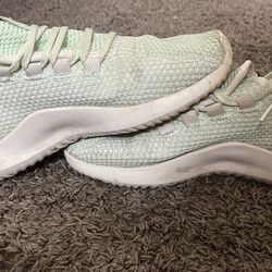 Women’s Adidas Size 6