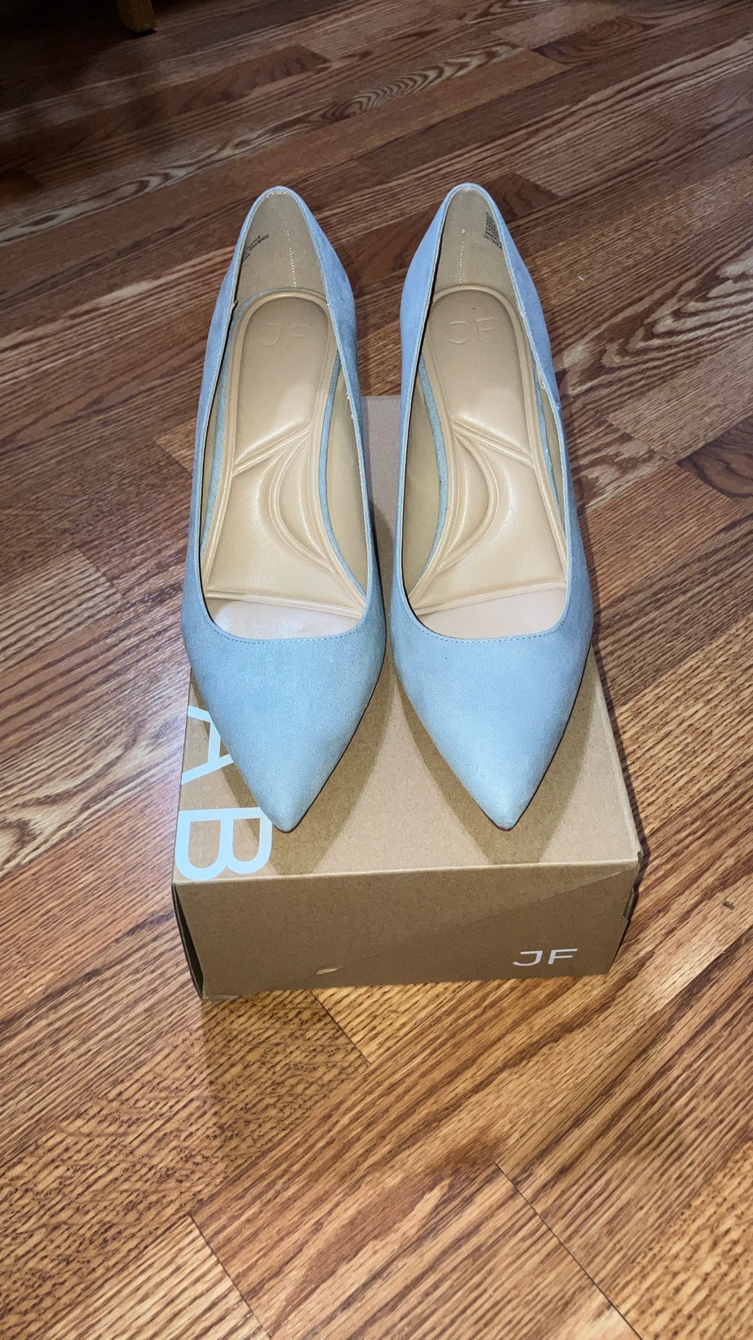 Women’s Size 8.5 Grey Pumps