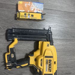 18 Gage Brad Nailer + Battery 2 V+ 2 Nail Boxes 1&2 In