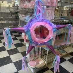 Piñata Con Pelotas. Pinata With Balls