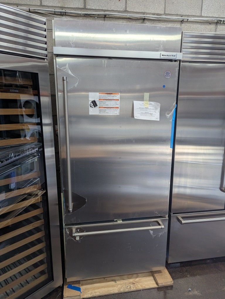 KitchenAid
20.9 cu. ft. Built-In Bottom Freezer Refrigerator in Stainless Steel, Platinum Interior