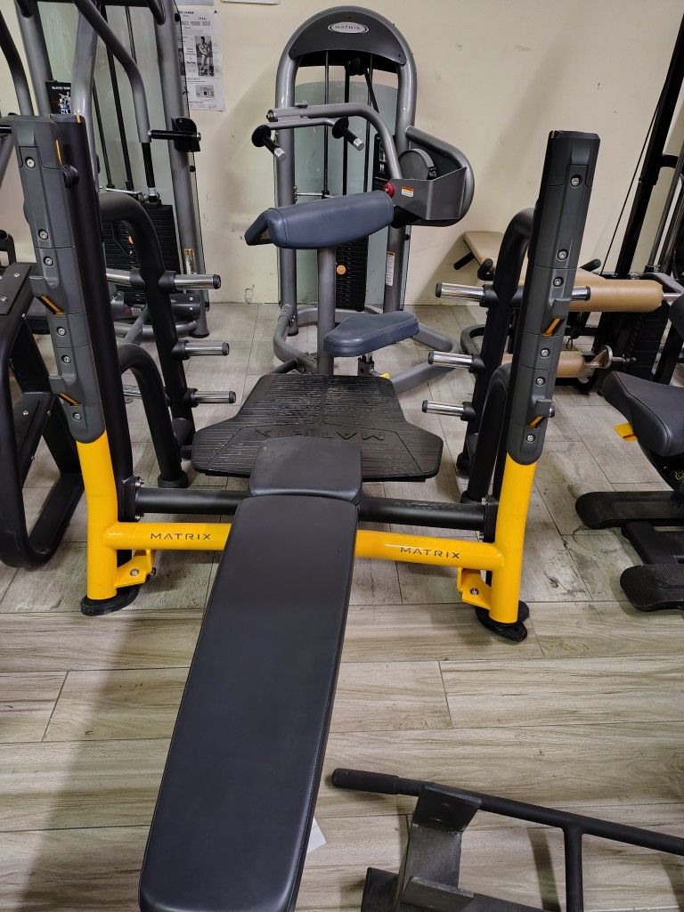 Matrix Chest Press commercial GYM EQUIPMENT EXERCISE FITNESS GYM EQUIPMENT 