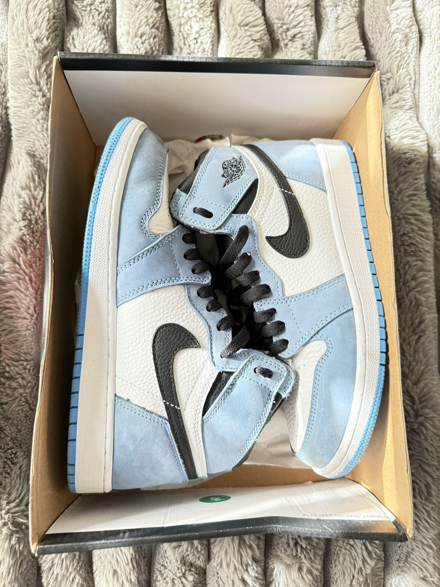 Air Jordan 1 Retro High OG University Blue