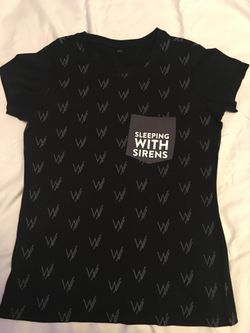 Hot Topic sleeping with sirens T-shirt