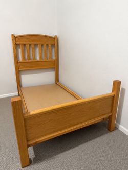 2 twin beds solid red oak natural finish