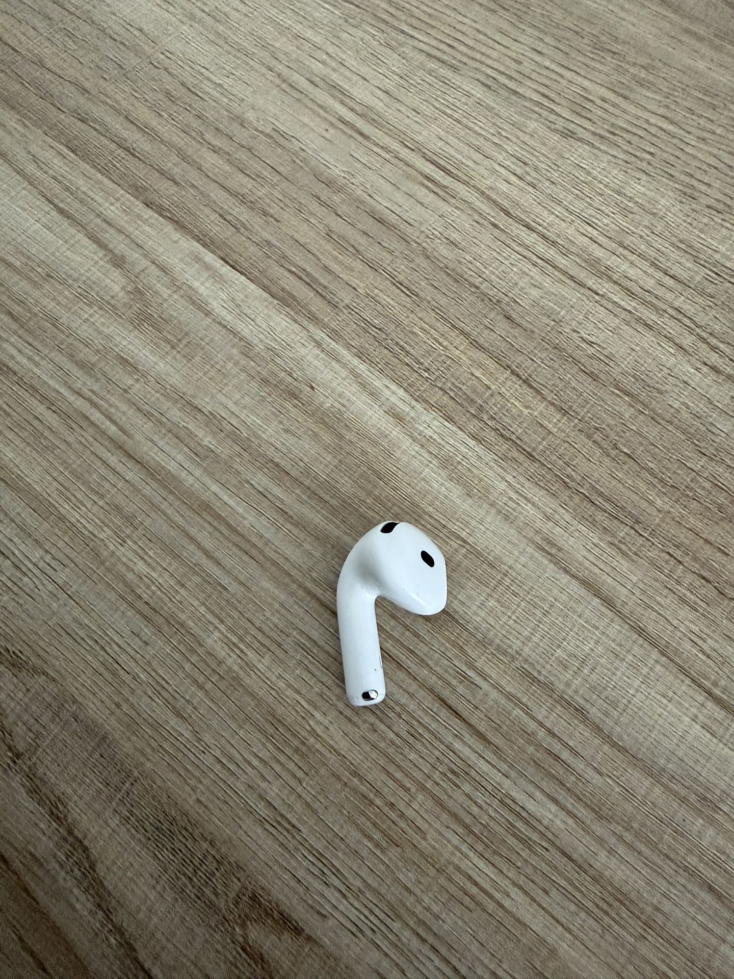 Left Airpod (4th Gen)