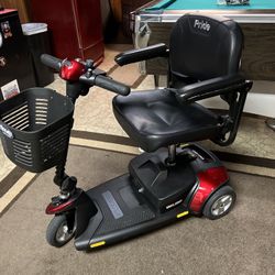 Pride Go-Go Elite Traveler Mobility Scooter – EXCELLENT CONDITION – Charger, Keys, Basket