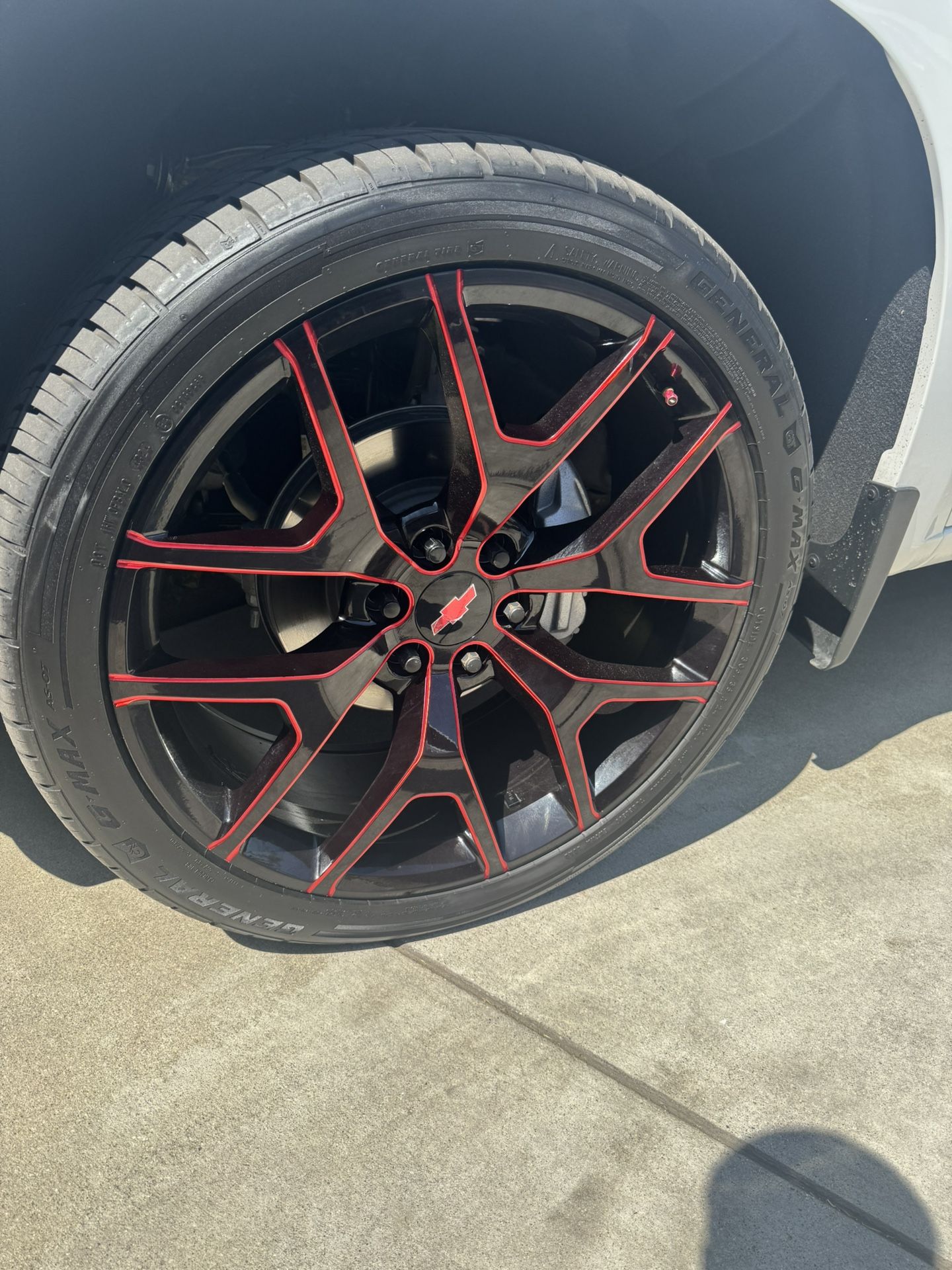 305/35r24 Tires and wheels (black and red 6 lug)