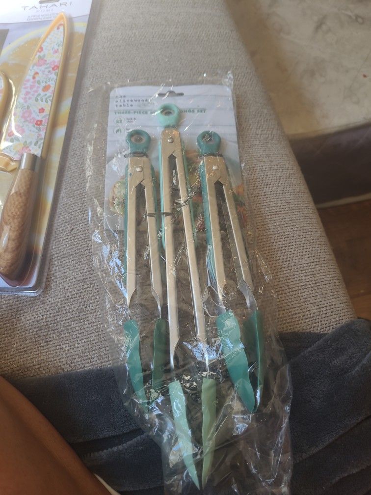 The Olivewood Table Three Piece Silicone Tong Sets