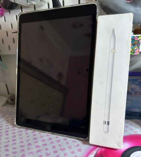 iPad with original apple pencil together