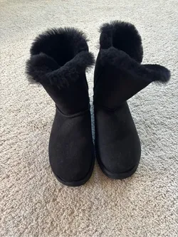 UGG Black Shearling-Lined Women's Winter Boots. Size 7.