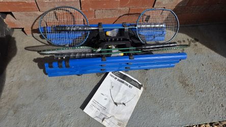 Easy Up Badminton Set, Includes (1) 5ft badminton net and pole system, (4) official size badminton rackets, (2) Shuttlecocks