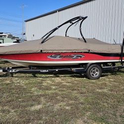 2005 Malibu Iride Ski and Board Boat