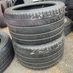285/30ZR18 Toyo 285/30/18 matching pair of used 2 tires in great condition 100$ EACH tire plus tax .  Mount available but not included  Wheel alignmen
