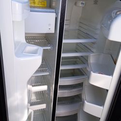 REFRIGERATOR SIDE BY SIDE WATER & ICE MAKER DELIVERY INCLUDED WITH THE PRICE 6 MONTHS WARRANTY ALSO BRAND GENERAL ELECTRIC  PRICE $250WITH DELIVERY