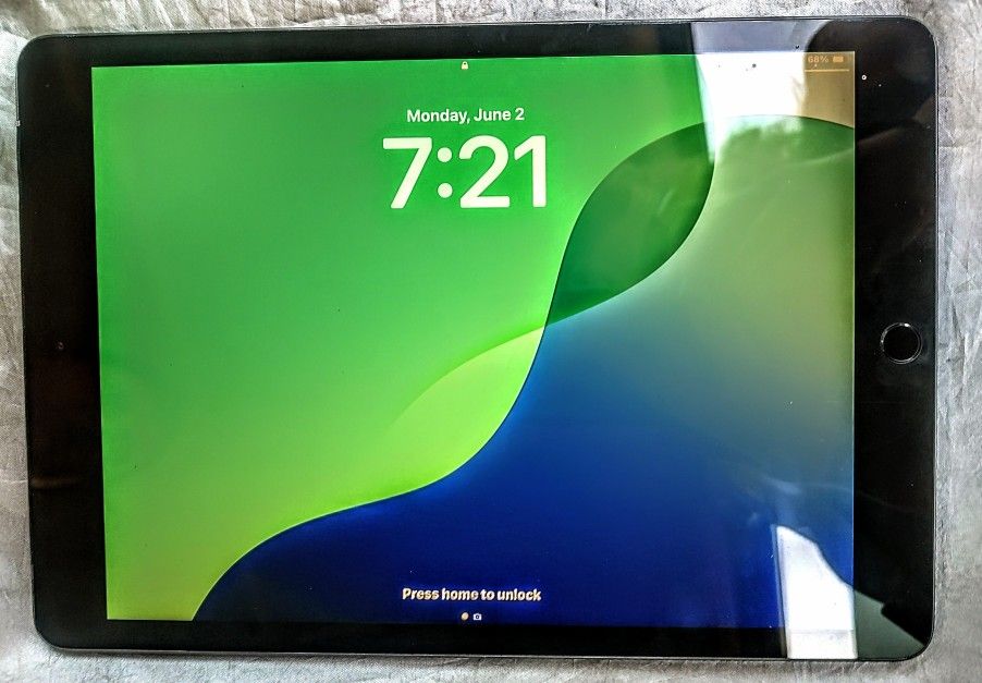 I Pad - 7th Generation -Excellent Condition