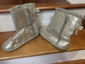 Sparkly girl boots sz 4. Pu 60630