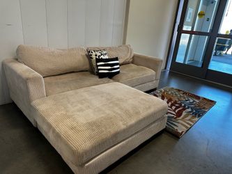 CREAM SECTIONAL COUCH W/ FREE DELIVERY
