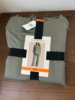 Brand new Max & Mia women’s 2-piece hoodie lounge set in dark sage green