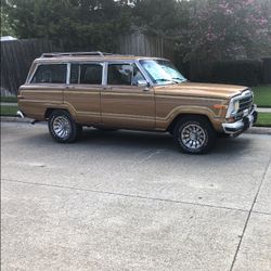 This Jeep  Grand Wagoneer For Parts  Only 