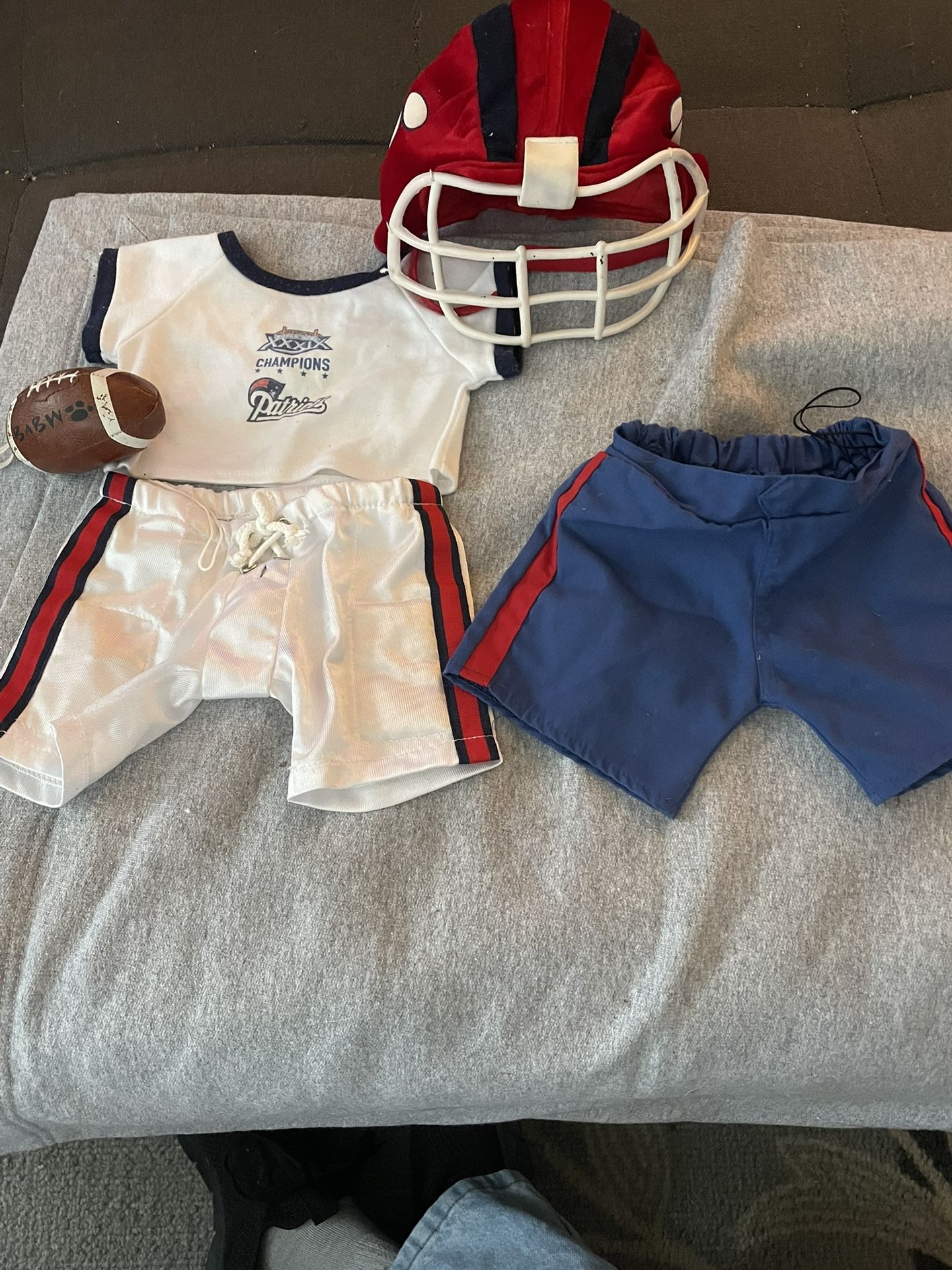 Build a bear patriot outfit with helmet in football