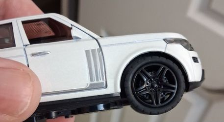 Diecast RANGE ROVER White Rubber Tires Opening Doors 1/36 Diecast Metal Luxory