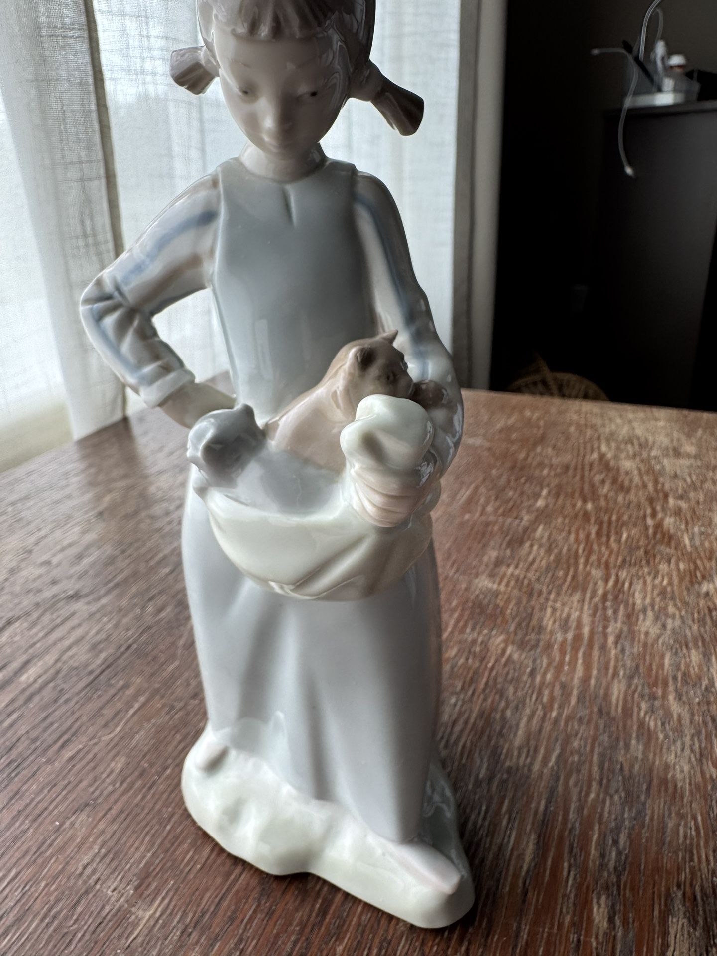 Lladro Nao Litter Of Kittens, Girl With Kittens/Cats In Apron, Figurine