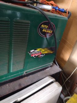 Lincoln Square Wave Tig Welder A.J Foyt Signature Series