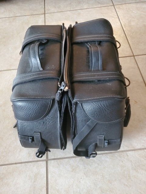 TOUR MASTER LEATHER MOTORCYCLE SADDLE BAGS