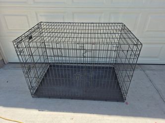 48" length X 30" width X 32" height// large foldable wire dog cage, in good condition