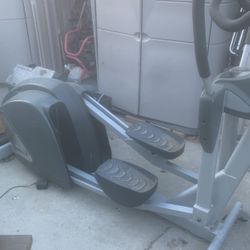 Norditrac Ne 2000 Olyptical  Machine  Great For Cardio And Legs 