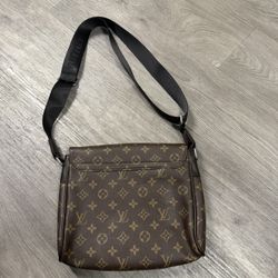 LV messenger Bag